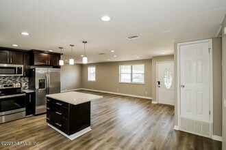 5534 Enchanted Dr in Jacksonville, FL - Building Photo - Building Photo