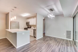 5200 Crossfield Ct in North Bethesda, MD - Building Photo - Building Photo