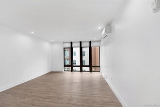 645 N MacQuesten Pkwy in Mount Vernon, NY - Building Photo - Building Photo