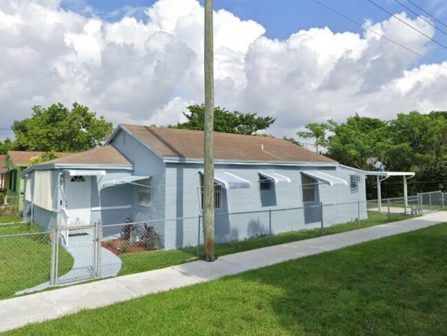 2401 NW 56th St in Miami, FL - Building Photo - Building Photo