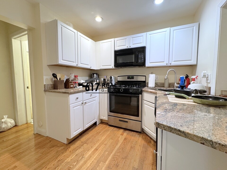 56 Egmont St in Brookline, MA - Foto de edificio