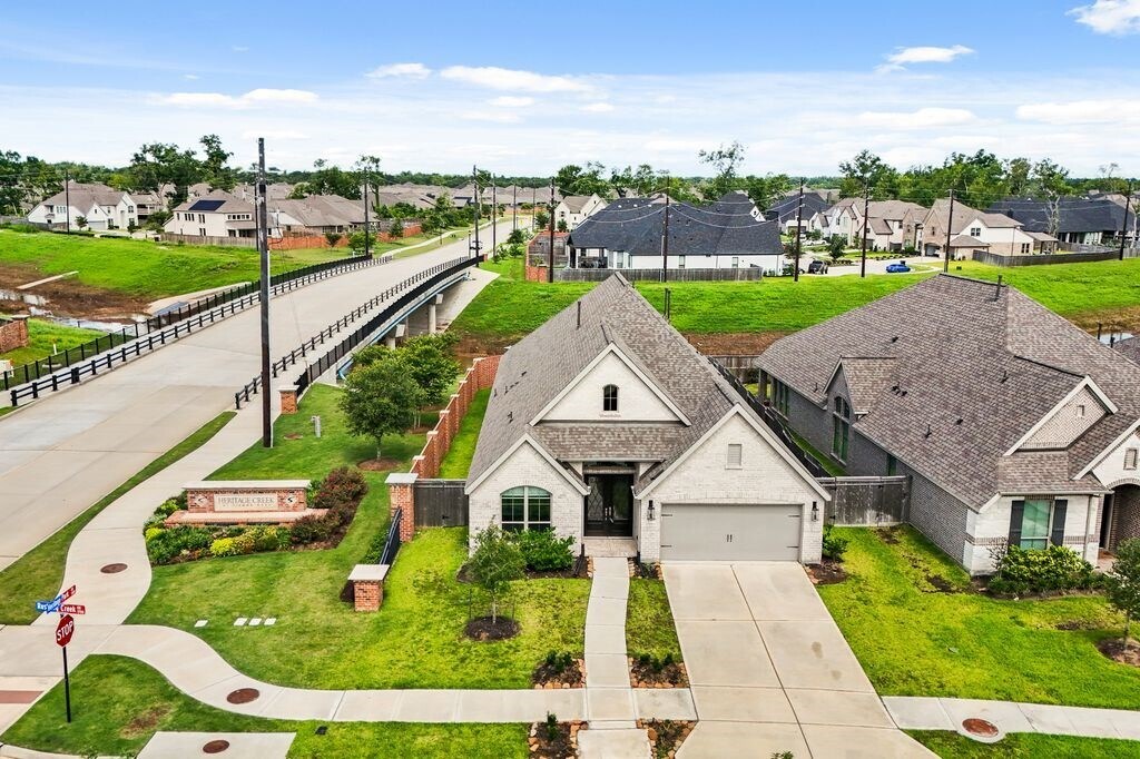 1703 Rustling Creek Dr in Sienna, TX - Building Photo