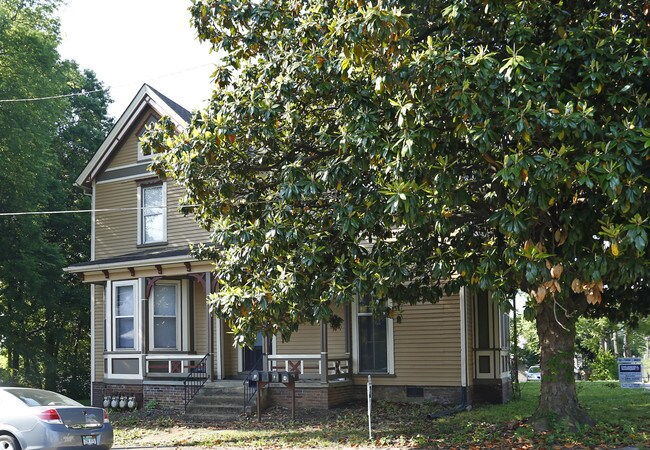 1020 Oak Ave in Knoxville, TN - Foto de edificio - Building Photo