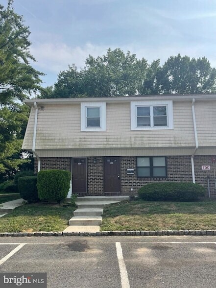 615 Silver Ct in Hamilton Township, NJ - Building Photo