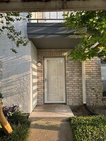 8787 Brae Acres Rd in Houston, TX - Building Photo