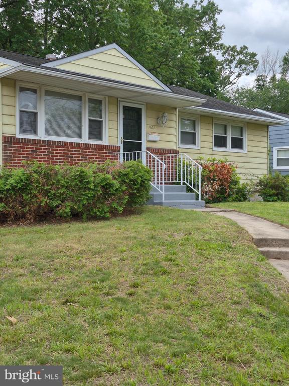 property at 1107 Hickory St