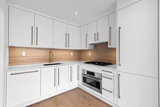 533 E 12th St in New York, NY - Building Photo - Building Photo