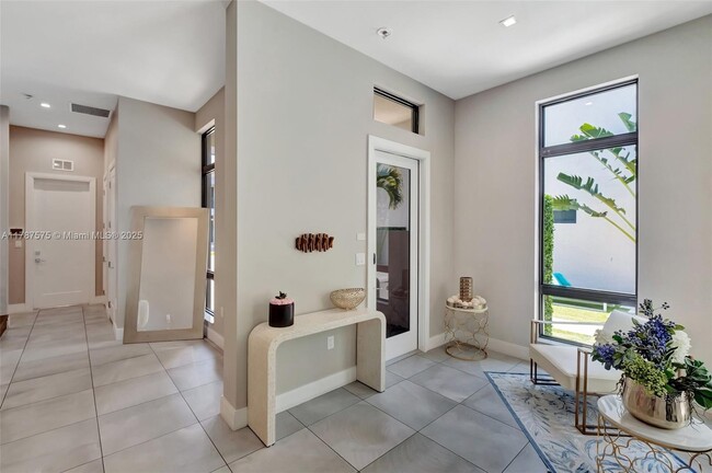 8169 NW 48th Terrace in Doral, FL - Building Photo - Building Photo