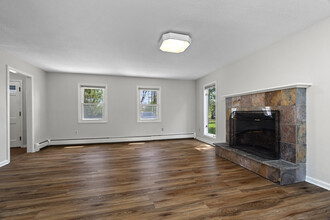 671 Cornwall Ave, Unit 1 in Cheshire, CT - Building Photo - Building Photo