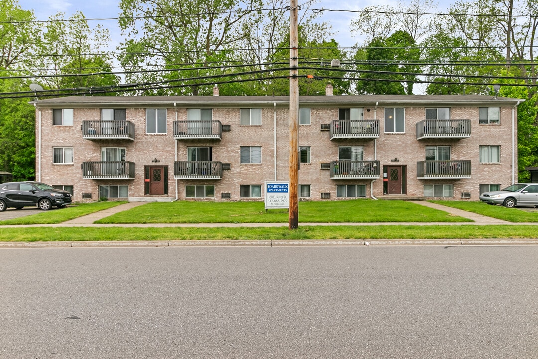 Park Place in Grand Ledge, MI - Foto de edificio