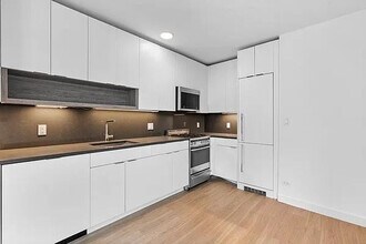 70 W 37th St in New York, NY - Building Photo - Building Photo