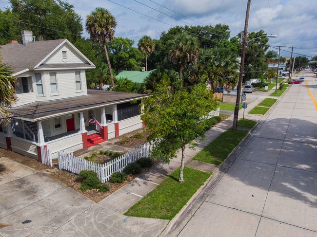 330 S Woodland Blvd in DeLand, FL - Building Photo - Building Photo