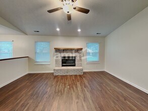 528 Woodfield Cir in Avon, IN - Building Photo - Building Photo