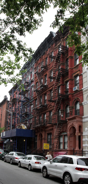 97 E Seventh St in New York, NY - Building Photo