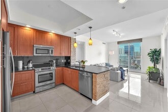 315 NE 3rd Ave, Unit 1405 in Fort Lauderdale, FL - Building Photo - Building Photo