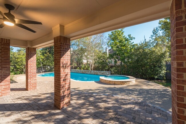 property at 63 W Artist Grove Pl