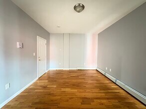 296 Renner Ave, Unit 4 in Newark, NJ - Building Photo - Building Photo