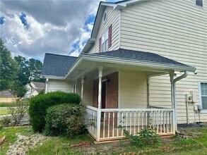 665 Walnut Creek Dr NW in Lilburn, GA - Building Photo - Building Photo