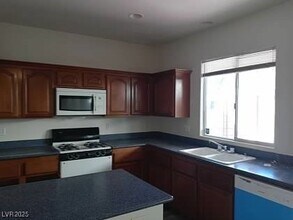 4085 Oliver Sagebrush Dr in Las Vegas, NV - Building Photo - Building Photo