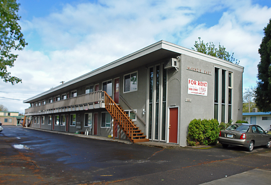 Mckenzie East in Eugene, OR - Building Photo