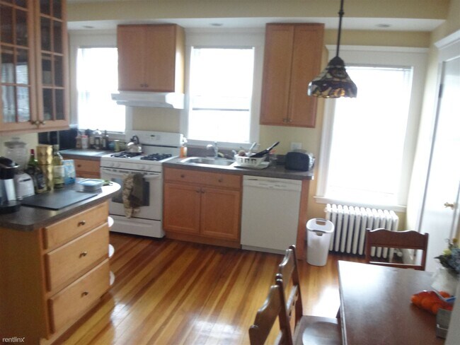 34 Leonard St-Unit -# 2 in Somerville, MA - Foto de edificio - Building Photo