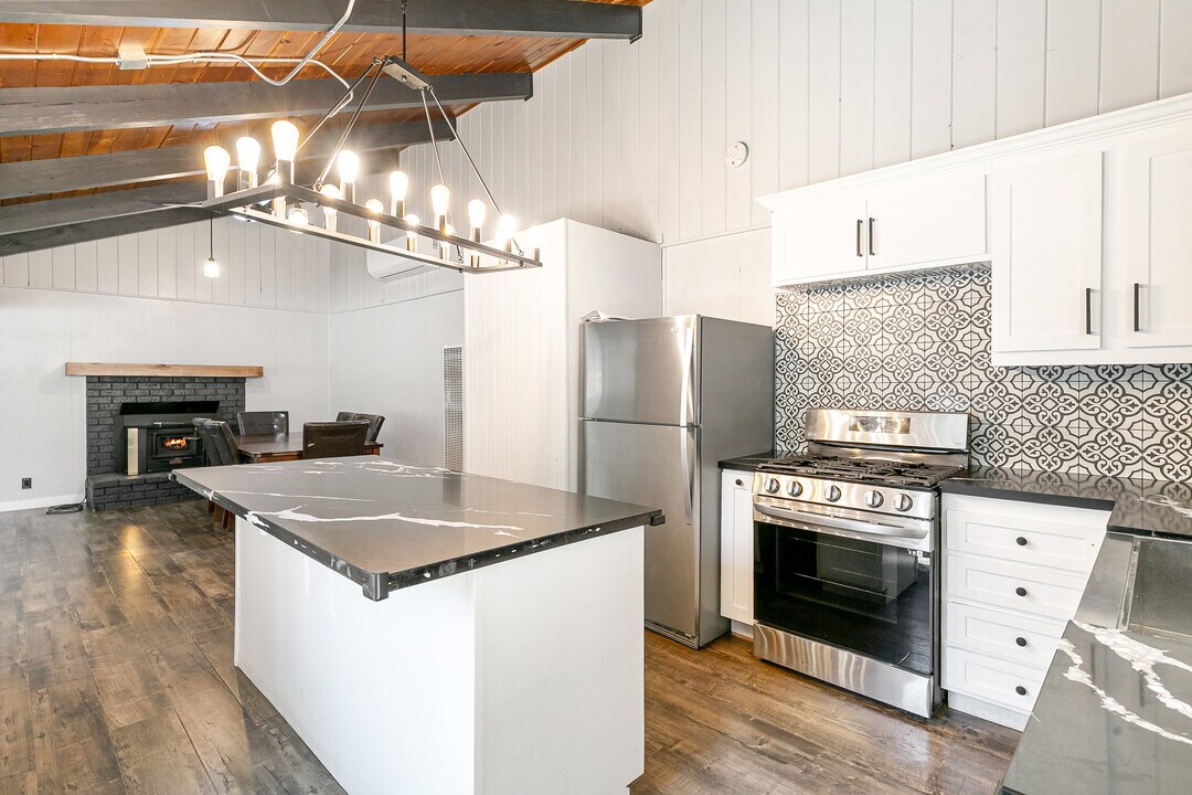 108 Greenspot Blvd in Big Bear, CA - Building Photo