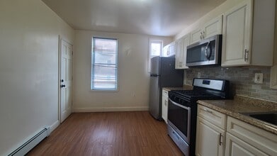32 Armstrong Ave, Unit 1 in Jersey City, NJ - Building Photo - Building Photo