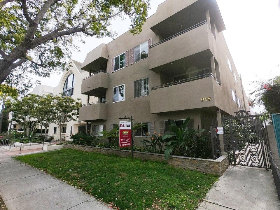 918 3rd St, Unit 4 in Santa Monica, CA - Building Photo