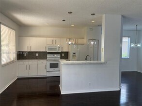 1146 Areca Way in Weston, FL - Building Photo - Building Photo