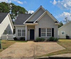 321 Summercreek Cove in Thomasville, GA - Building Photo