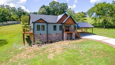 915 River Cliff Dr in Kodak, TN - Foto de edificio - Building Photo