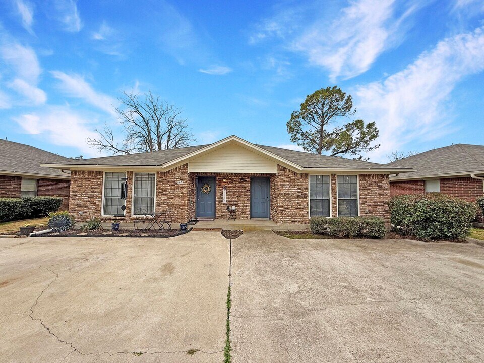 818 Mirabell Ct in Arlington, TX - Building Photo