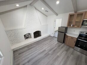 3 William St, Unit 1 in Coram, NY - Building Photo - Building Photo