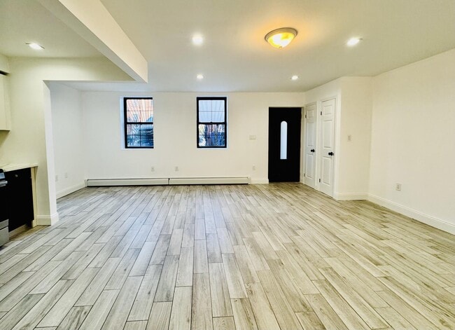 16 Bancroft Pl in Brooklyn, NY - Building Photo - Building Photo