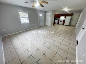 40 Vafiades Ave in Hermon, ME - Foto de edificio - Building Photo