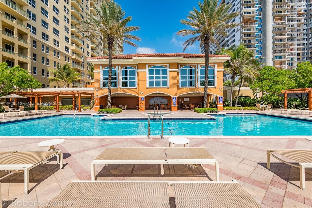 2080 S Ocean Dr, Unit 107 in Hallandale Beach, FL - Building Photo