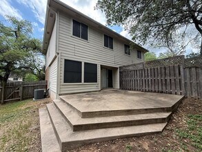 2304 Granberry Dr in Austin, TX - Foto de edificio - Building Photo