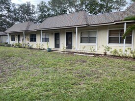 2360 Maben Cir in Palm Harbor, FL - Building Photo