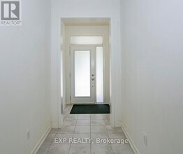 177 Sabina Dr in Oakville, ON - Building Photo - Building Photo