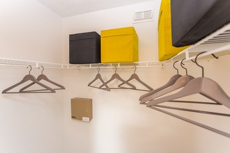 Avana at the Moors in Hialeah, FL - Foto de edificio - Interior Photo