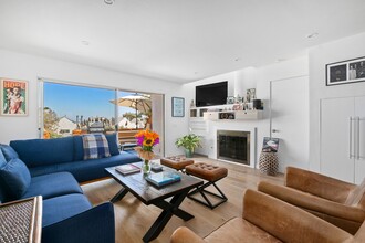 28711 Pacific Coast Hwy in Malibu, CA - Foto de edificio - Building Photo