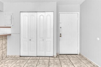 210 Fontainebleau Blvd in Miami, FL - Building Photo - Building Photo