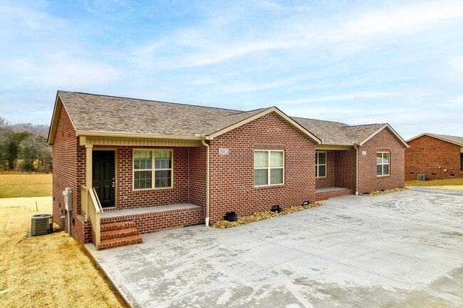 808 S Old Sevierville Pike in Seymour, TN - Building Photo - Building Photo