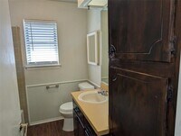 2111 Laura Ln photo'