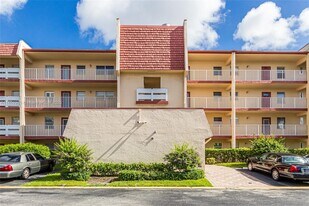 1010 Country Club Dr in Margate, FL - Building Photo