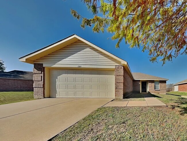 property at 1512 Queens Brook Ln