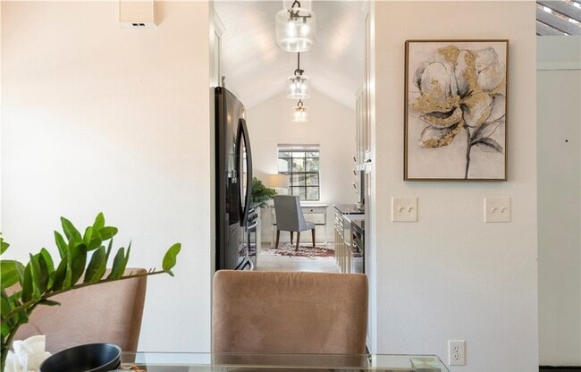 2528 W MacArthur Blvd in Santa Ana, CA - Building Photo - Building Photo