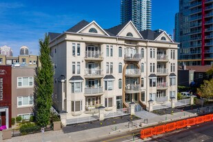 1026 12th Ave SW in Calgary, AB - Building Photo