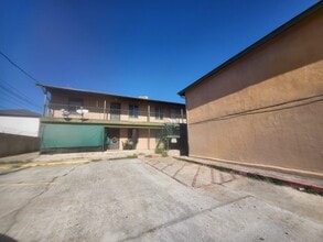 2704 E Kearney St in Laredo, TX - Building Photo - Building Photo