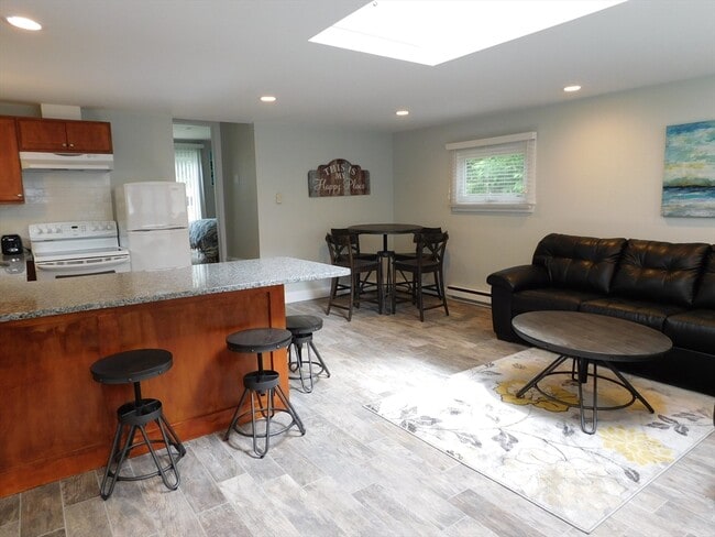 112 Thatcher Rd in Gloucester, MA - Building Photo - Building Photo